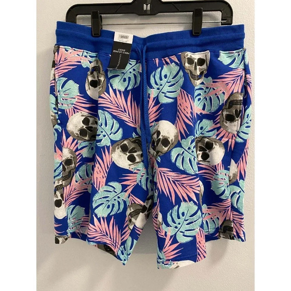 MENS SKULL & PALM LEAVES SUMMER LOUNGE SHORTS WITH POCKETS SIZE MEDIUM BRAND NEW - Picture 1 of 7